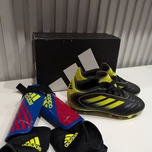 6  - 7 Yrs  Kids 2 Us Adidas Goletto Exterior Soccer Cleats + Shin Pad